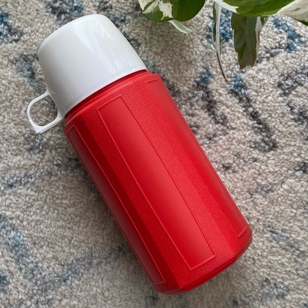 Vintage thermos | plastic | made in Canada - Picture 3 of 6